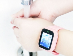 uploaded gw600x dong ho dinh vi tre em co camera chE1BBA5p anh len tu xa 112 cr 250x190 1